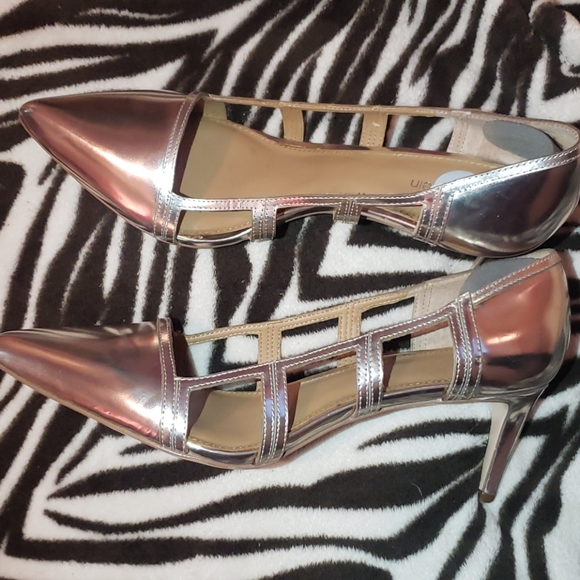 Low heel pump soft platinum - Picture 2 of 4